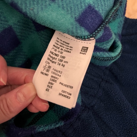 Set of 4! Uniqlo size100 cozy micro fleece pajama set, polka dots and plaid - Picture 10 of 11